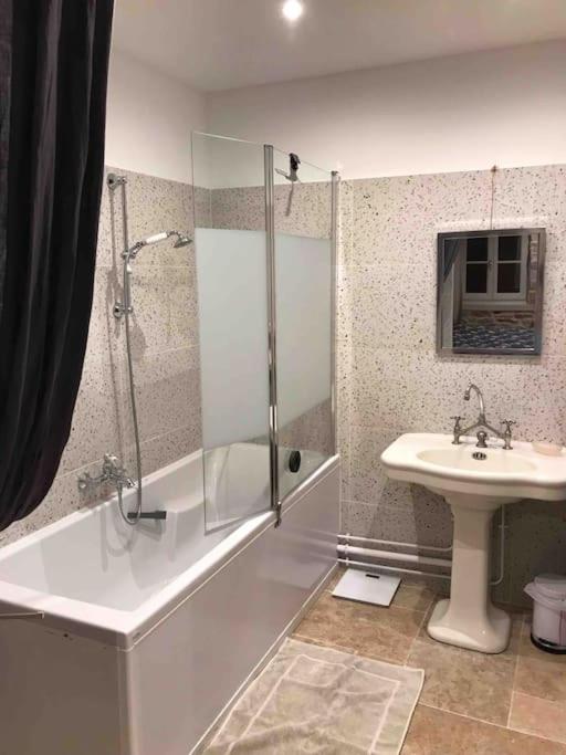 La Maison De Lea, Chambres D'Hotes De 14 Couchages Tournus Eksteriør billede